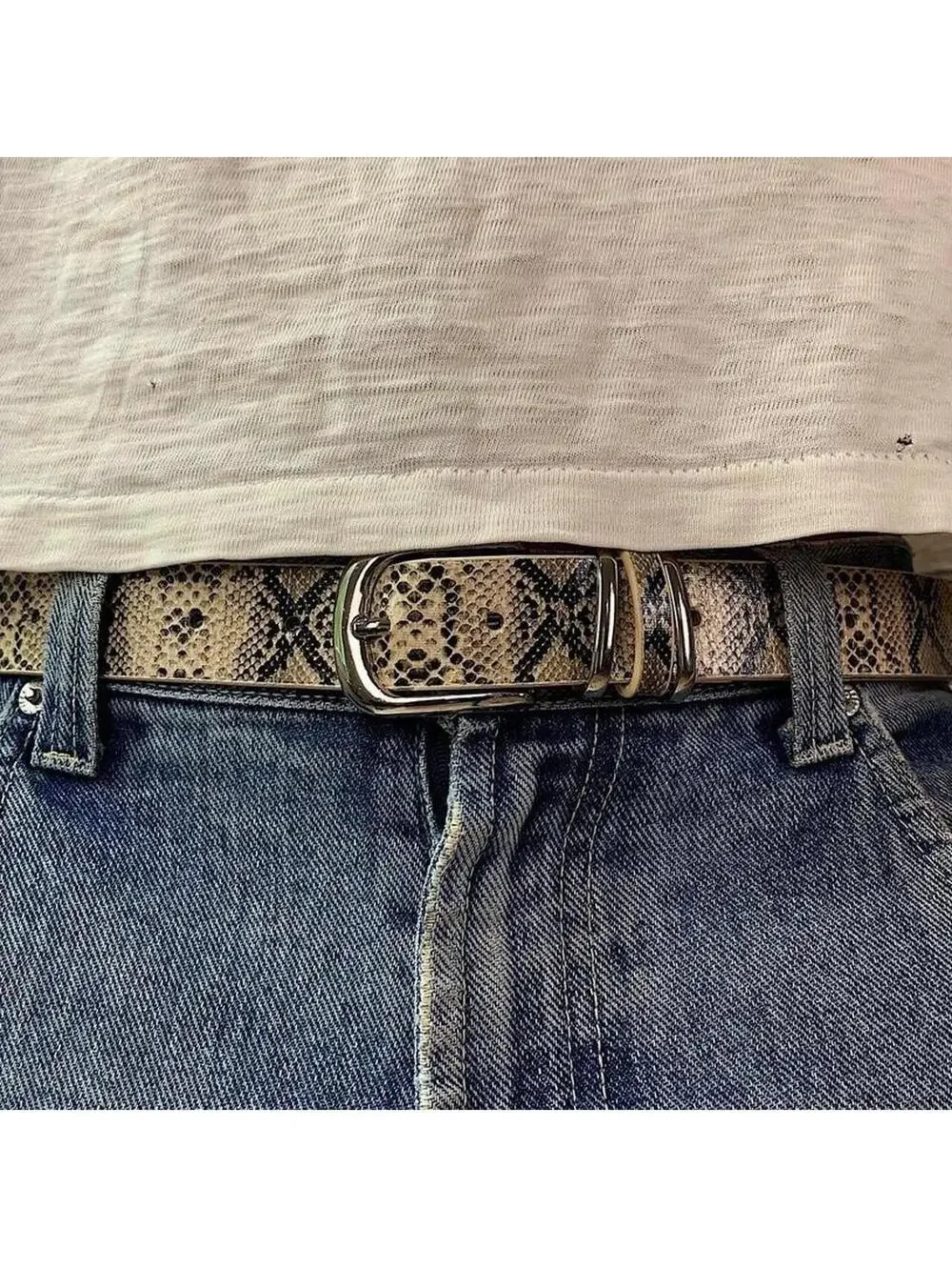 Snake skin y2k style tan belt. Cool grunge/punk look